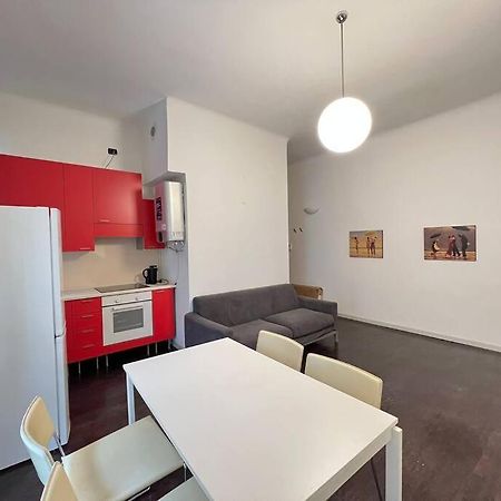 Modern Pretty Apartment Near Isola Zone Milan Luaran gambar